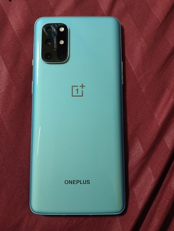 SAR 800,  OnePlus 8T 12gb/256 Gb With Original Charger Free photo 2