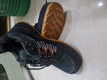 SAR 100,  For Sale - Washable Safety Shoe Size 42 ( Slightly Used ) photo 1
