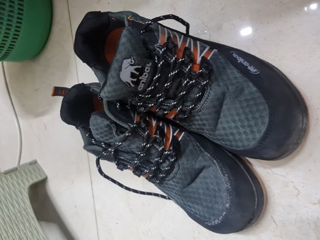 SAR 100,  For Sale - Washable Safety Shoe Size 42 ( Slightly Used ) photo 2
