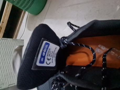 SAR 100,  For Sale - Washable Safety Shoe Size 42 ( Slightly Used ) photo 3