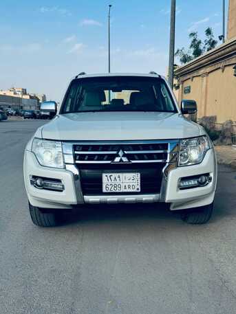 SAR 53000,  Mitsubishi Pajero,  2017,  Automatic,  169000 KM,   GLS, , , 169,000 KM, 3.5 photo 1