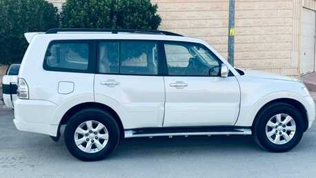 SAR 53000,  Mitsubishi Pajero,  2017,  Automatic,  169000 KM,   GLS, , , 169,000 KM, 3.5 photo 3