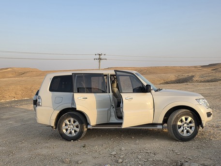 SAR 49500,  Mitsubishi Pajero,  2017,  Automatic,  100000 KM,  Pajero , 100km photo 2
