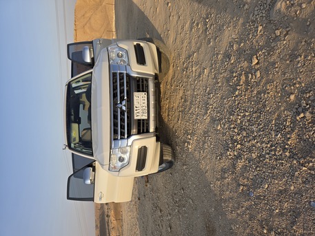 SAR 49500,  Mitsubishi Pajero,  2017,  Automatic,  100000 KM,  Pajero , 100km photo 3