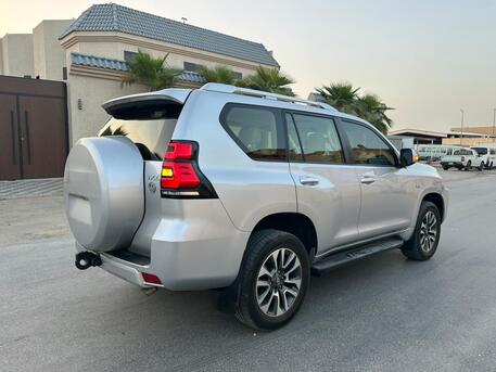 SAR 150000,  Toyota Land Cruiser Pradon TX-L With V6,  2023,  Automatic,  31000 KM,  20223  Sunroof 4x4 Good Price For Sales (1st Owner) photo 3