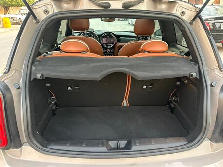 SAR 135000,  Mini Cooper,  2023,  Automatic,  40000 KM,    Full Options With Sunroof N Very Reasonable Price Mini Coop 2nd Owner photo 2