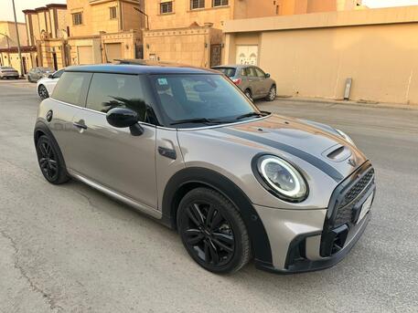 SAR 135000,  Mini Cooper,  2023,  Automatic,  40000 KM,    Full Options With Sunroof N Very Reasonable Price Mini Coop 2nd Owner photo 3