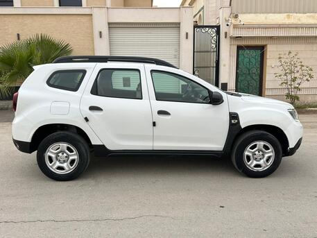 SAR 33000,  Renault Duster 4x4,  2023,  Automatic,  167000 KM,   Renault Duster With 4x4 Option And Very Good Price 1st Owner photo 3