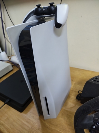 SAR 1700,  Ps5 For Sale In Excellent Condition photo 3
