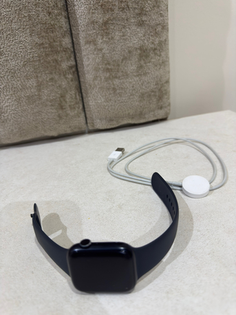SAR 700,  Apple Watch Series 7 45 Mm photo 3