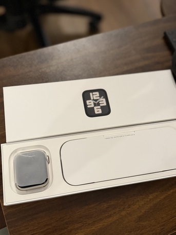 SAR 690,  Apple Watch SE Second Generation Clean 44mm photo 2
