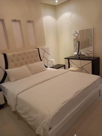 SAR 3600/month,  Furnished,  1 BR,  Executive 1 BHK And Studio Available For Rent In Granada, Opposite Shuhada Park. photo 1