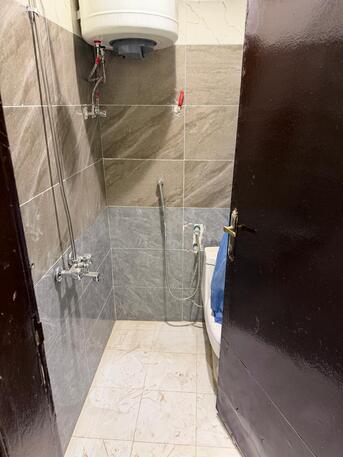 SAR 16000130/year,  2 BR,  50 Sq. Meter,  Studio Room & 2 BHK Available In Khalidiyah 2 Room Available ( Salah photo 1
