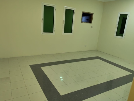 SAR 34000/year,  3 BR,  3bhk Family Unfurnished Flat photo 2