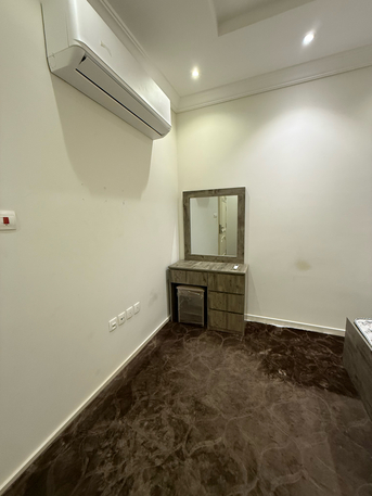SAR 1100/month,  Furnished,  Aziziya Arbaen Near Al Rajhi Bank Signal photo 3