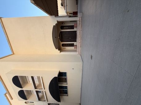 SAR 75000,  840 Sq. Meter,  Villa For Rent: 5 Master Bed Rooms, 2 Receptions Rooms, 2 Living Areas, 7 Baths, Garden