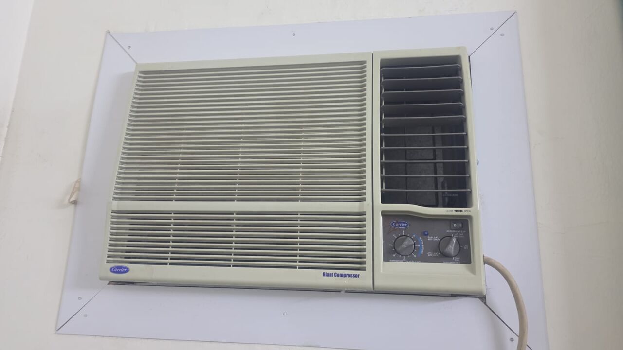SAR 300,  We Are Looking For Sale Split AC And Window AC Reasonable Price