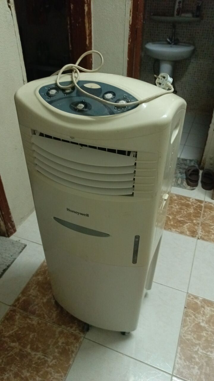 SAR 300,  Room Air Conditioner photo 2