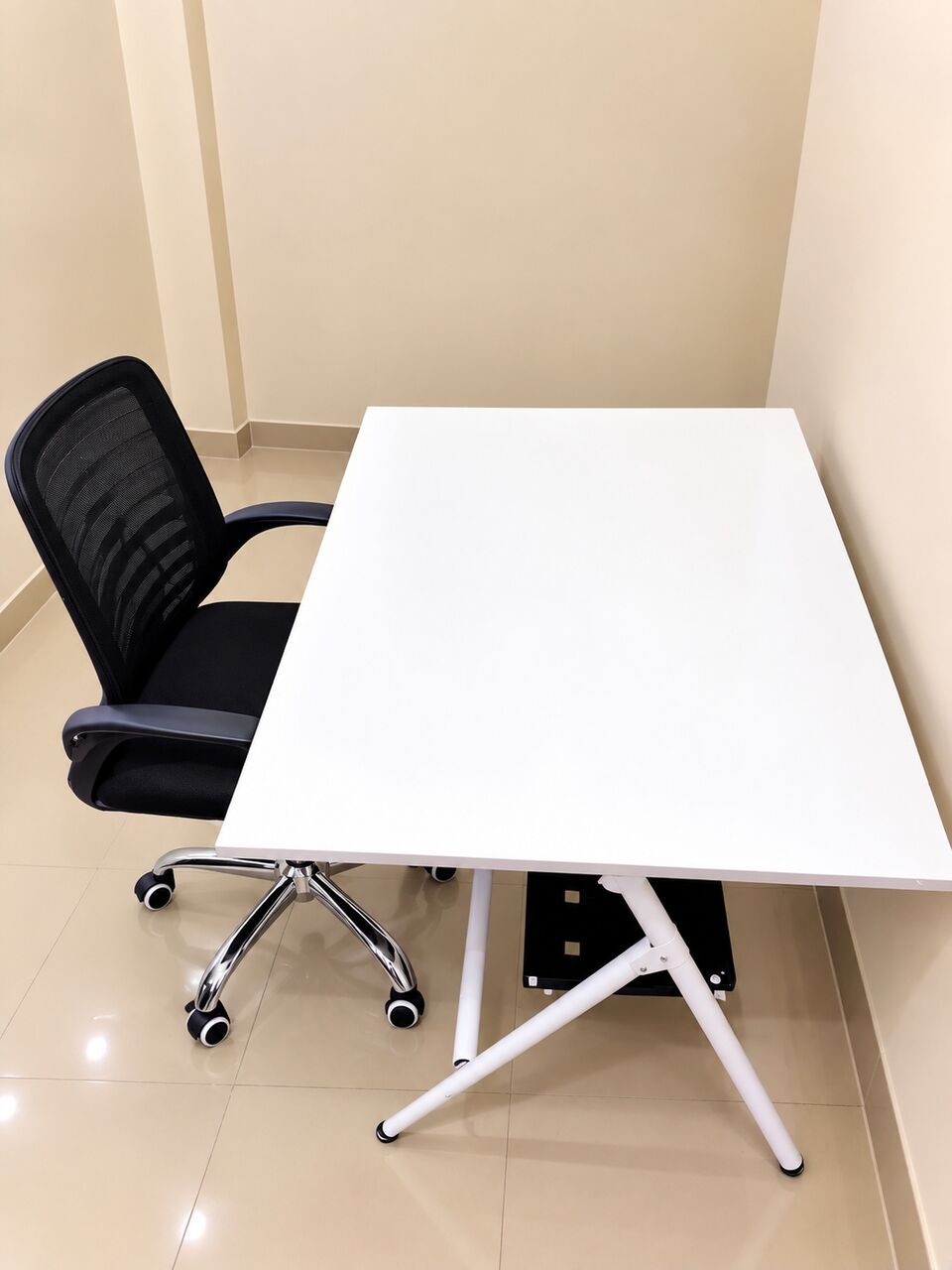 Table With Chair For Sale, Price 150 Riyals Only photo 2