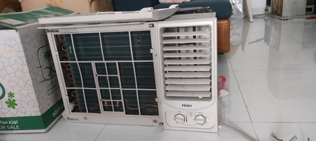 SAR 1000,  Haier Window AC, Hot And Cold , 10 Months Used, Almost New photo 2