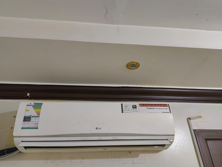 SAR 700,  LG Split AC 1.5  Ton - Excellent Cooling - Slightly Used" photo 1