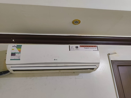 SAR 700,  LG Split AC 1.5  Ton - Excellent Cooling - Slightly Used" photo 2
