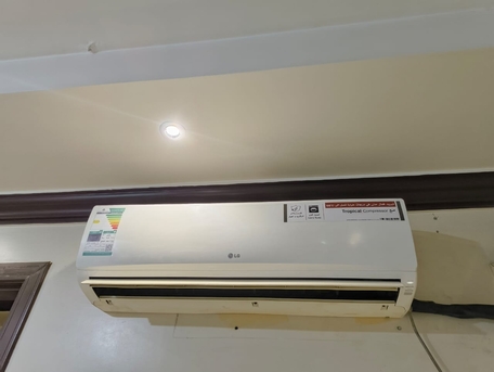SAR 700,  LG Split AC 1.5  Ton - Excellent Cooling - Slightly Used" photo 3