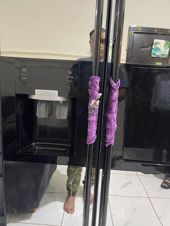 SAR 200,  Samsung Fridge-Double Door (needs Repair) photo 2