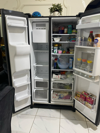 SAR 200,  Samsung Fridge-Double Door (needs Repair) photo 3