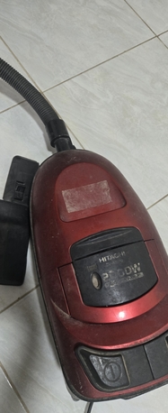 SAR 50,  HITACHI VACCUME CLEANER 2000W photo 2