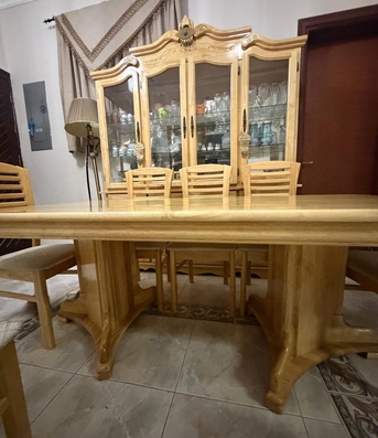SAR 2500,  Full Dining Room Setطاولة سفرة 8 كراسي للبيع 8 Chairs Dinning Table For Sale photo 1