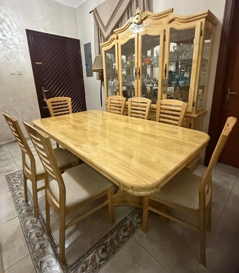 SAR 2500,  Full Dining Room Setطاولة سفرة 8 كراسي للبيع 8 Chairs Dinning Table For Sale photo 2