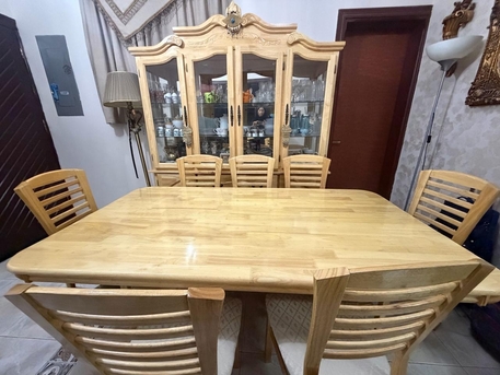 SAR 2500,  Full Dining Room Setطاولة سفرة 8 كراسي للبيع 8 Chairs Dinning Table For Sale photo 3