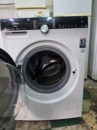 SAR 1200,  Midea 12KG Washing Machine With Steam Drying – Same As New photo 2