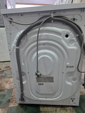 SAR 1200,  Midea 12KG Washing Machine With Steam Drying – Same As New photo 3