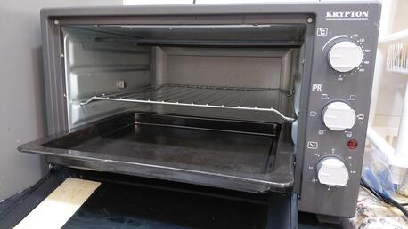 SAR 175,  KRYPTON Oven 45Liters (Almost New 8 Months Used) photo 3