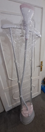 SAR 130,  Philips Vertical Steam Iron 1.4L Available For Sale. photo 2
