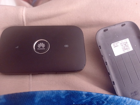 SAR 50,  Huawei Mobile WiFi Router For Sale (Excellent Condition) photo 2