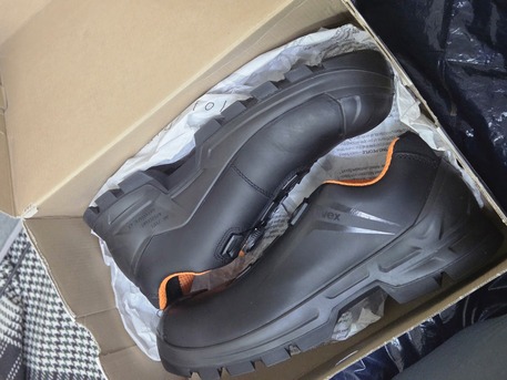 SAR 750,  Safety Shoes Uvex photo 3