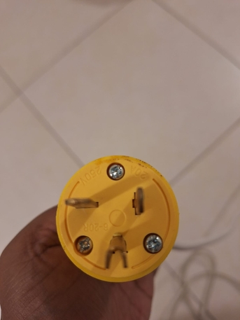 SAR 80,  Leviton 20 Amp, 250 Volt, Grounding Plug Yellow