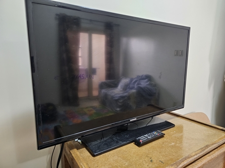 SAR 250,  Samsung LED TV photo 2