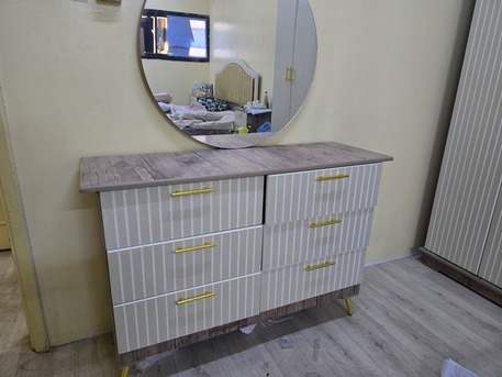 SAR 1200,  6-Door Wardrobe With Mirrors + Dressing Table With Mirror And King Size Bed photo 2