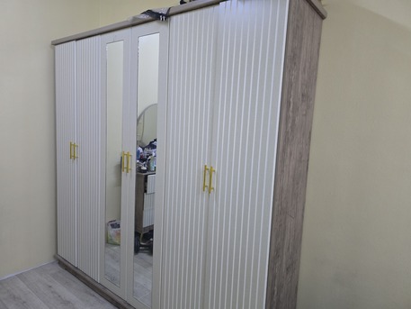 SAR 1200,  6-Door Wardrobe With Mirrors + Dressing Table With Mirror And King Size Bed photo 3