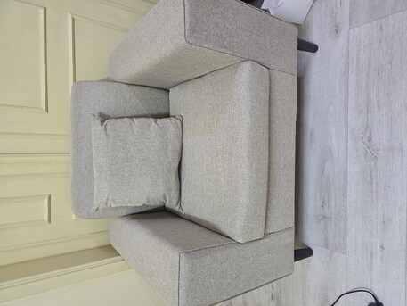 SAR 700,  Premium Furniture Sofa  Not Used At All-sell Urgently 7 Seater Sofa photo 2