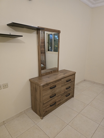 SAR 500,  Bedset With Dresser And 2 Side Tables For Sale photo 2