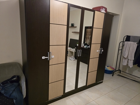SAR 400,  6 Door Cabinet For Sale photo 1