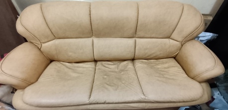 SAR 600,  Sofa Sets And Table In Excellent Condition photo 1
