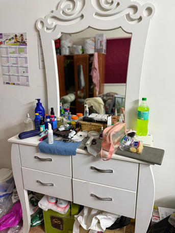 SAR 800,  New Cot And Bed ,Wardrobe,Old Dress Table,Single Seat Sofa photo 3