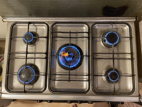 SAR 350,  5 Burner Gas Stove For Sale - 350 SAR Only photo 2
