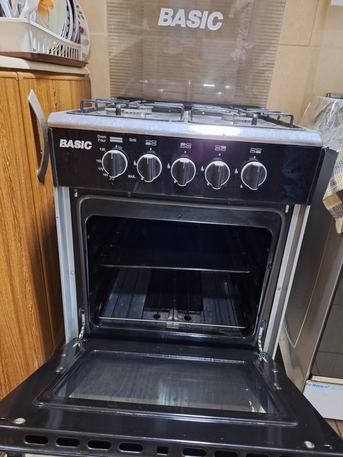 SAR 350,  350 Cooking Range In Very Good Condition photo 2